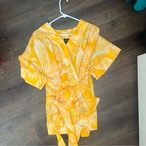 Worthington Yellow and White Patterned Blouse - Belt/Wrap Waist - Size Large